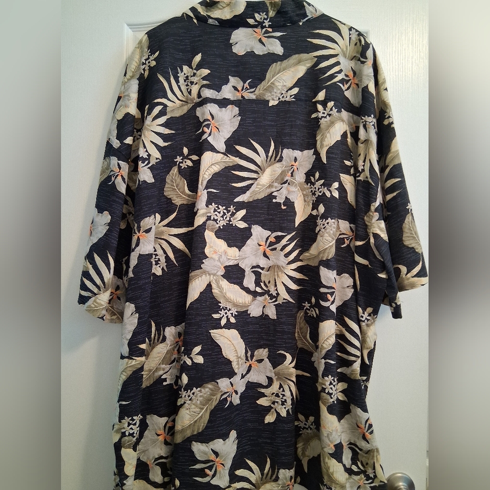 🔥 3/$40 Blue and Black Floral Casual Button Down Shirt - Picture 3 of 4